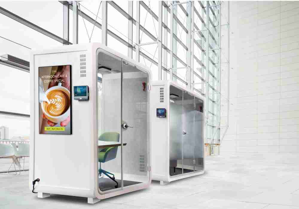 菠菜论坛子公司达擎之智慧行动办公舱，，，采用PDLC智能调光玻璃设计，，，，透过通电与断电的电流切换，，，，呈现透明与雾面效果，，，具节能降耗特性并兼顾隐私，，，，确保信息安全