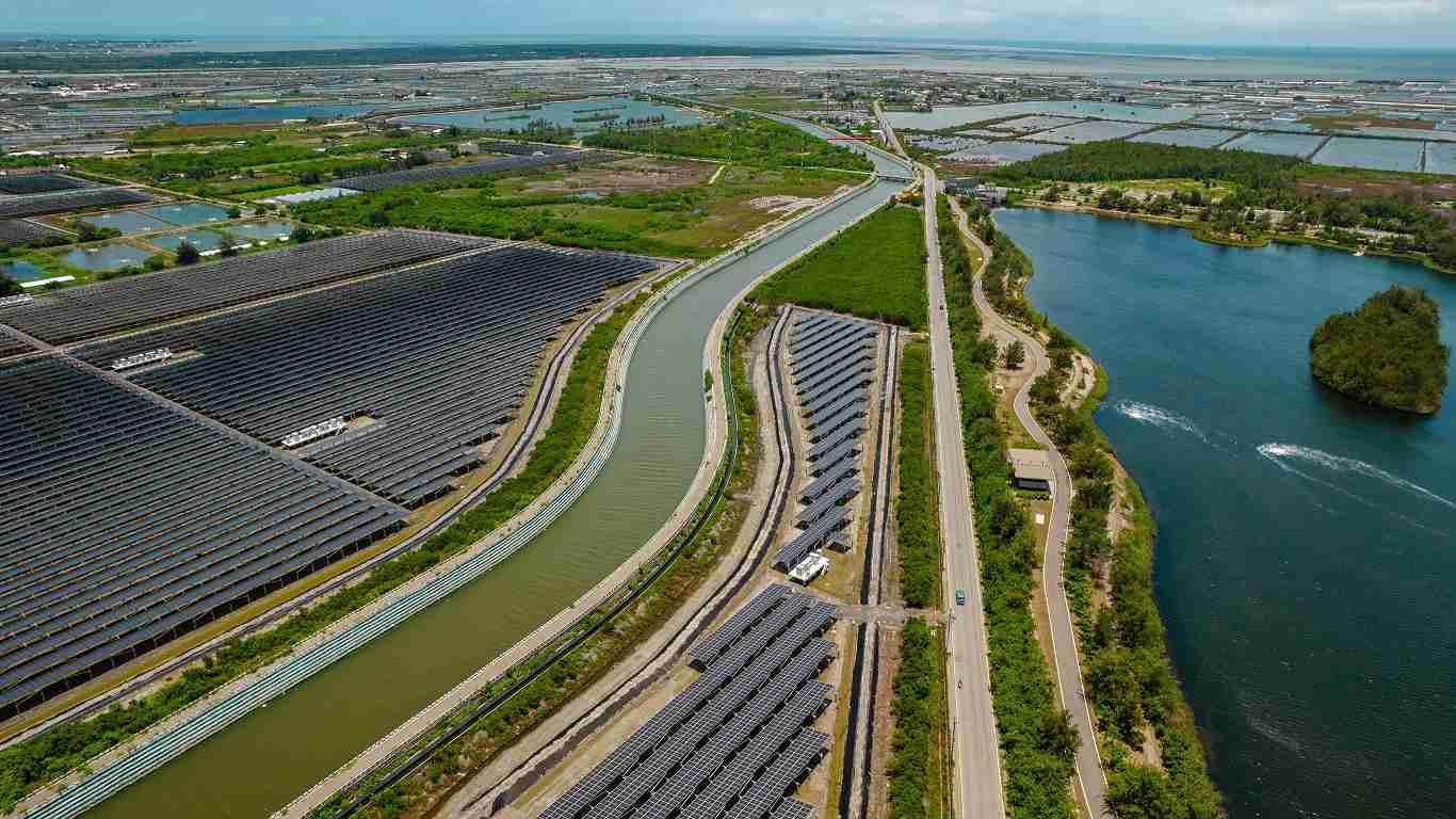 菠菜论坛能源事业提供智慧能源管理、、、、太阳能监控管理、、、全方位电厂建置及运维解决方案，，，并拥有管理超过6000案场的经验