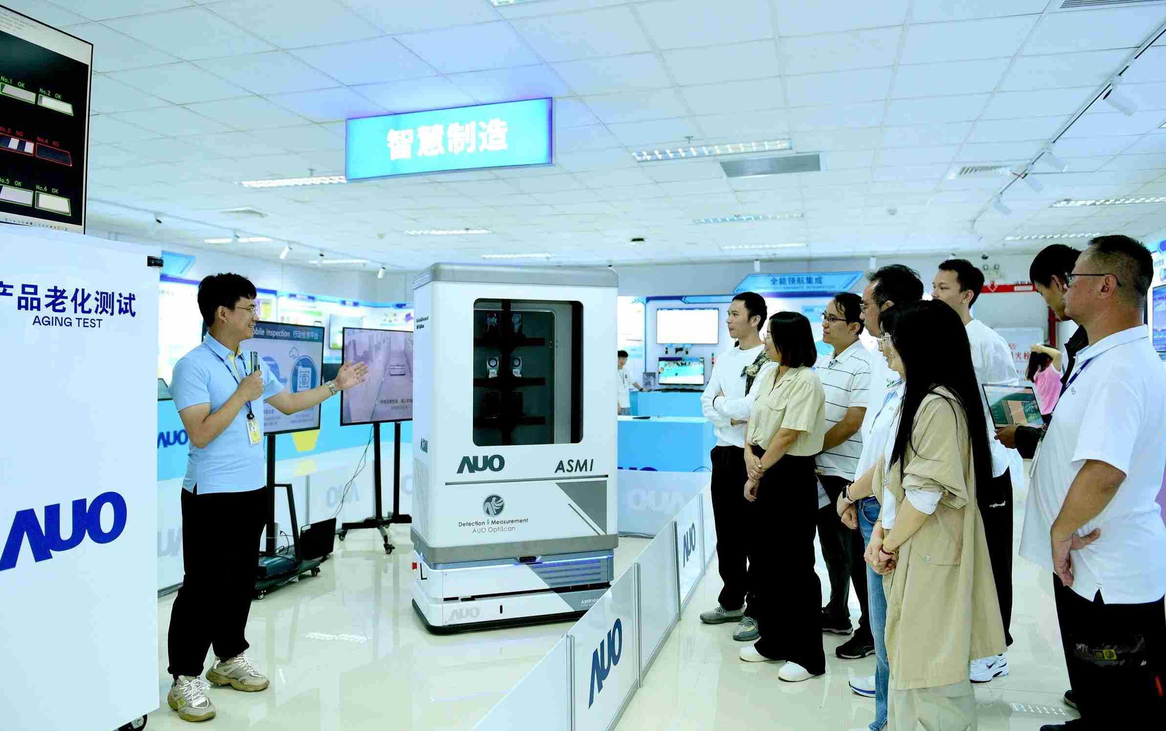 菠菜论坛厦门将5G+ABC技术串联生产管理全流程，，，，打通研发、、、采购、、、、生管、、、制程、、设备、、质量等产品全生命周期制造流程，，完成数字化设计、、、智慧供应链、、智能座舱、、、、全流程设备管理、、、、数据驱动优化、、、、智慧在线检测、、、、智慧品管等自适应生产模式升级